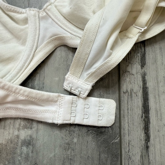 Victoria’s Secret White Underwire Bra | Size 34C - Picture 7 of 8